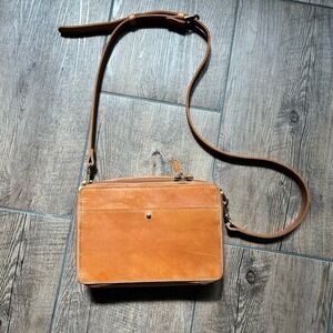 Elevate‎ Nomad Crossbody Purse/Full-Grain Leather Adventure Purse Camel Color
